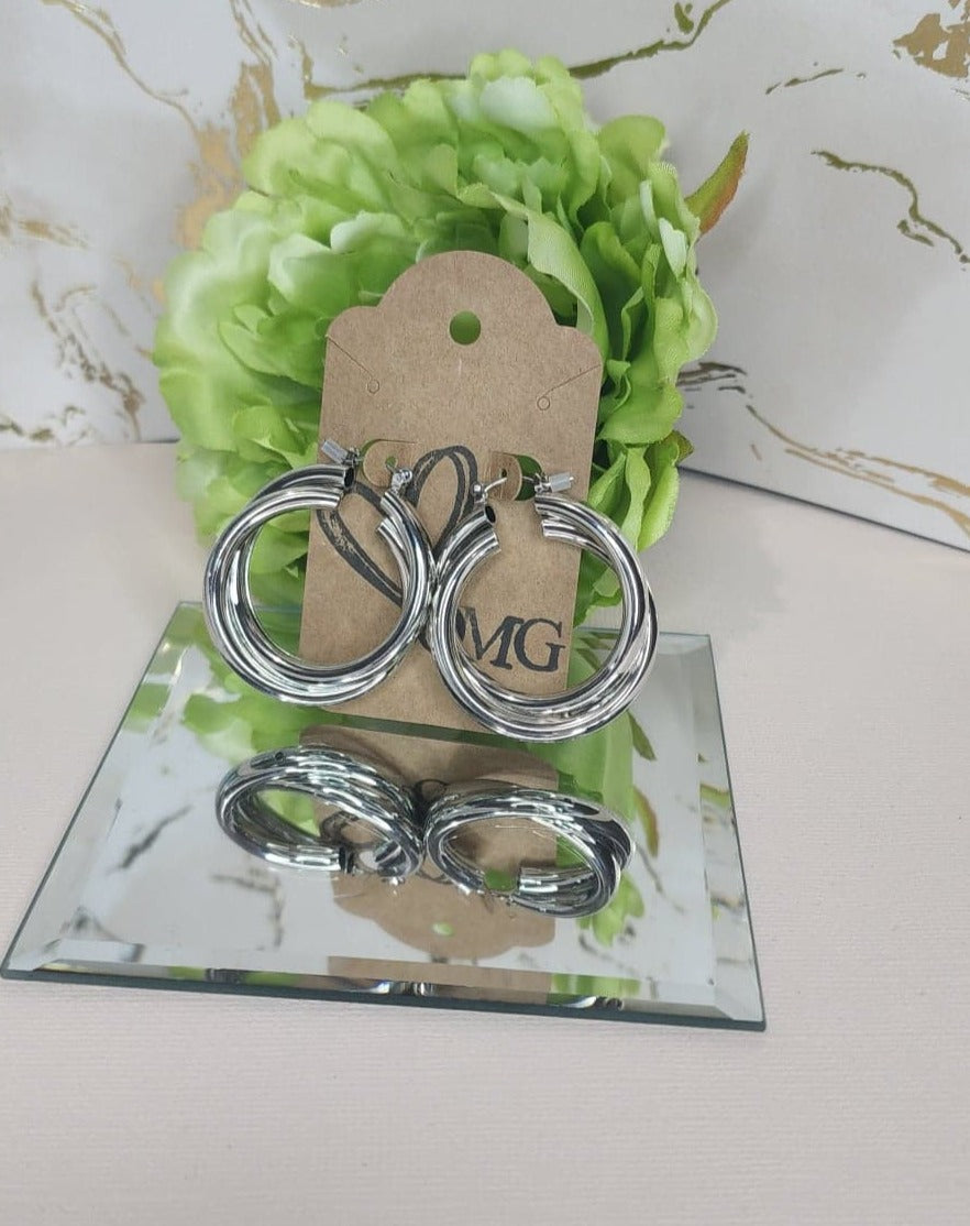 Glam Doble Twist Hoops